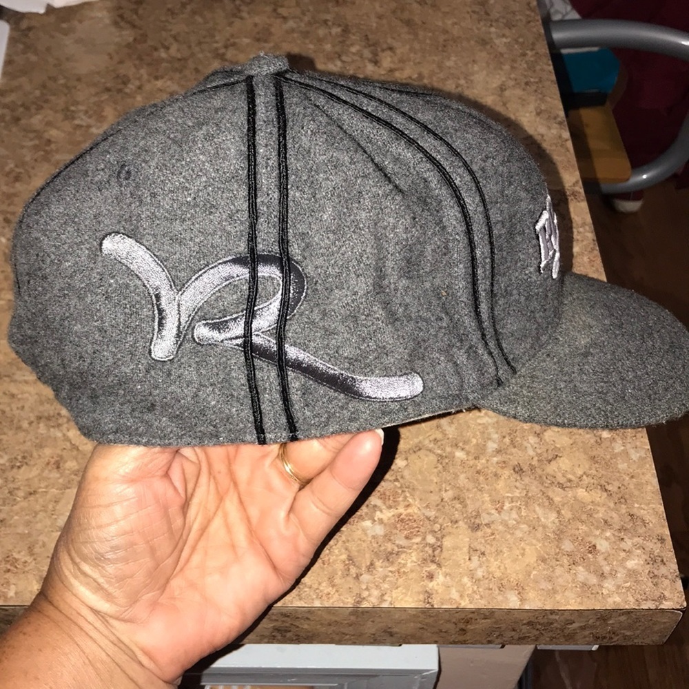 Men’s Rocawear Fitted Cap - Picture 4 of 8